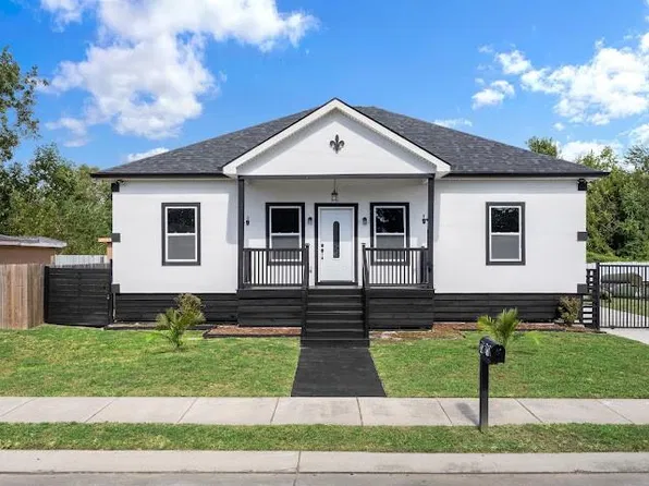 2616 Guerra Dr, Violet, LA 70092