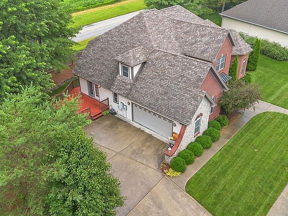 4th image of 3907 E Breckenmore Dr