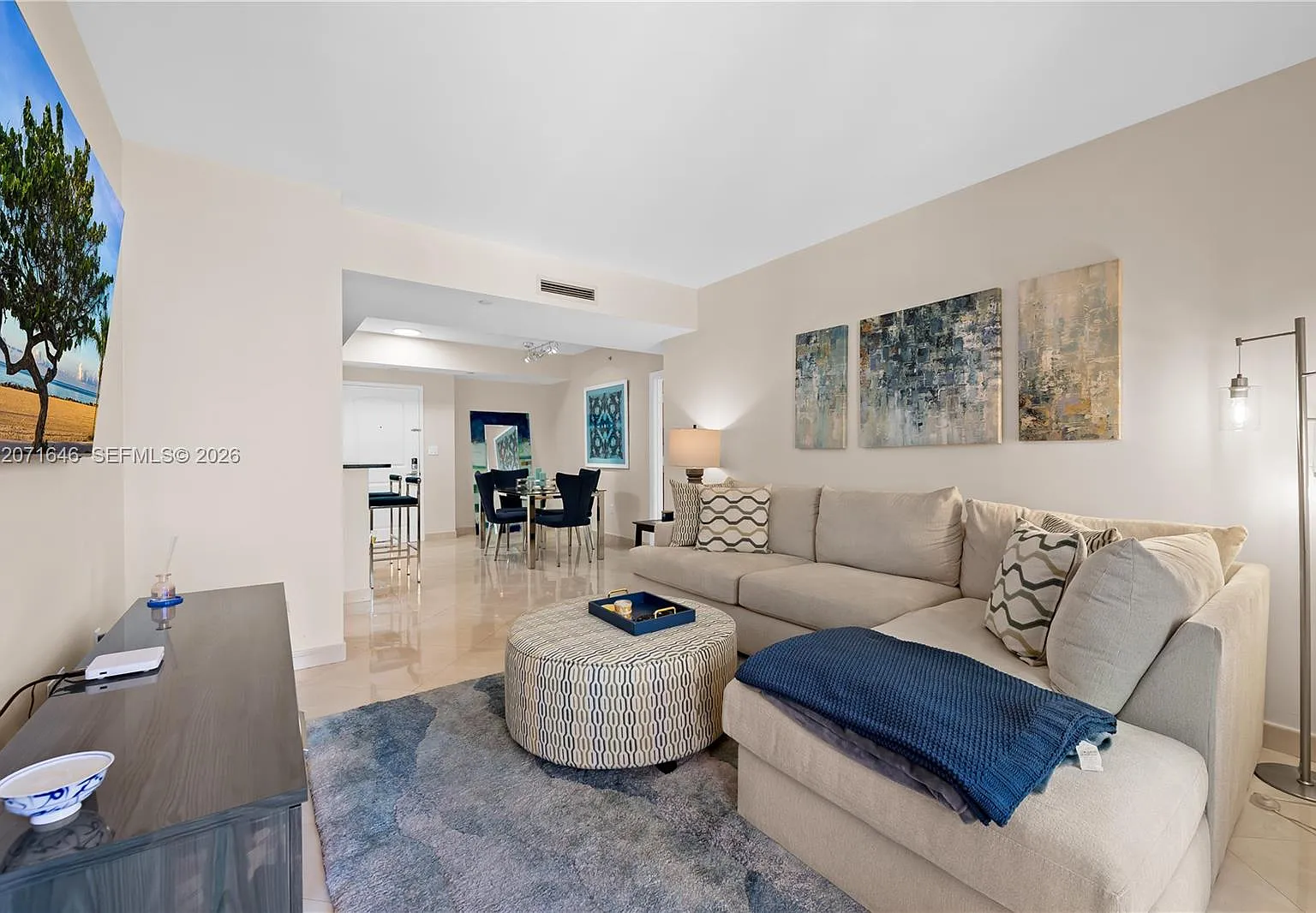 Toscano Condo — Photo 1