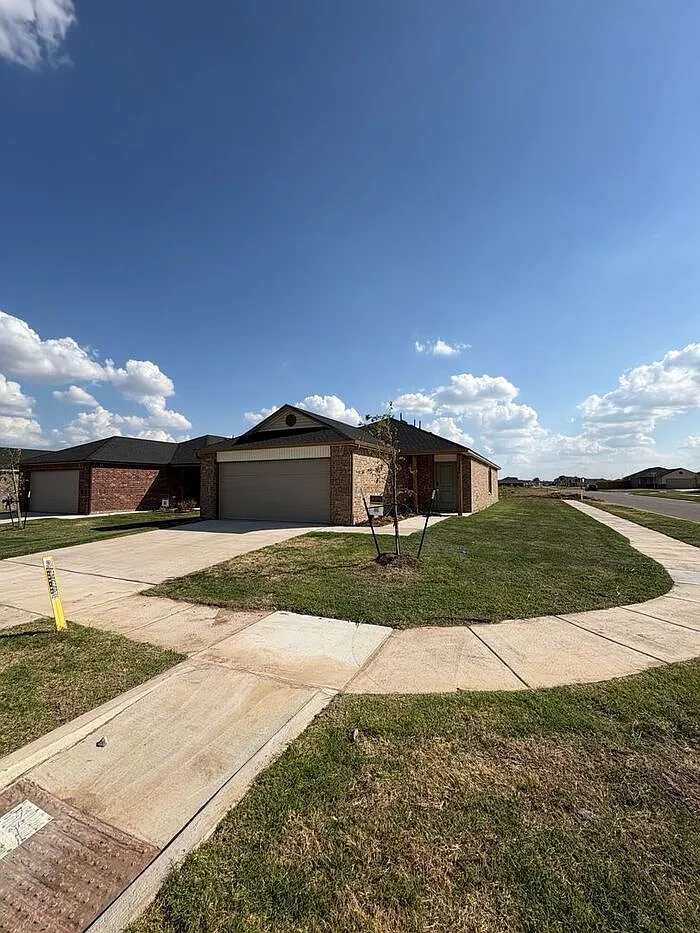 3 bed, 2.0 bath, 1402 sqft, $1,525 — Photo 3