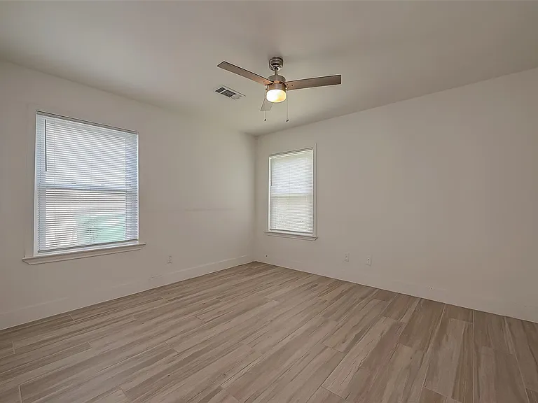 915 Adele St — Photo 11
