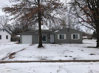 1744 SW Amhurst Rd, Topeka, KS 66604