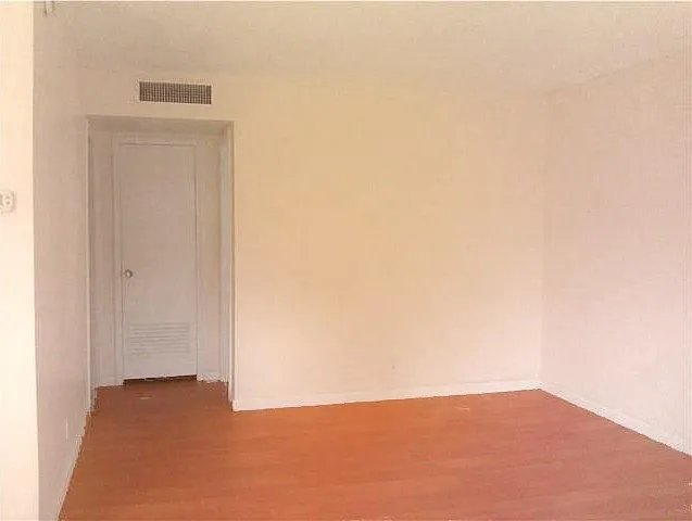 1733 Mayo St #8 — Photo 8