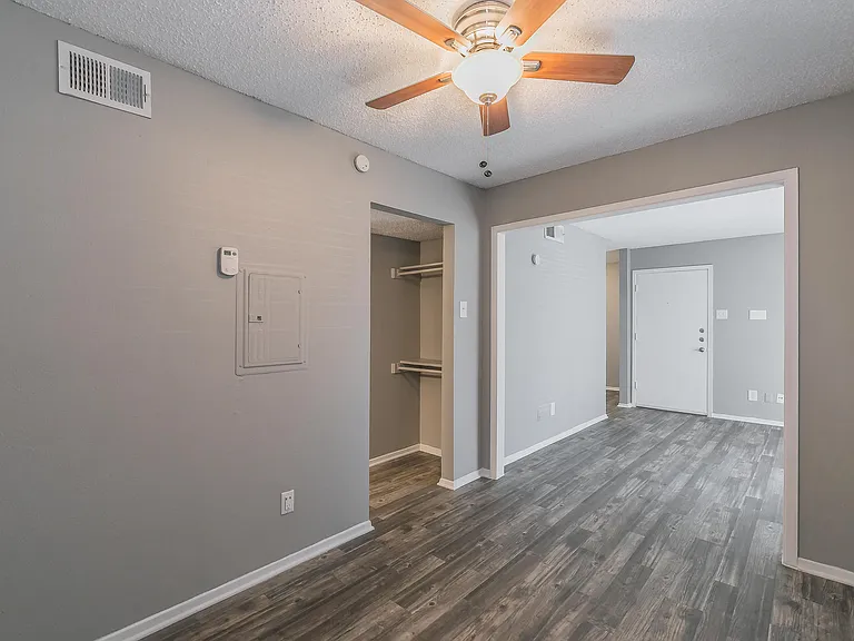 Station 121 at Town Center Apartments — Photo 102