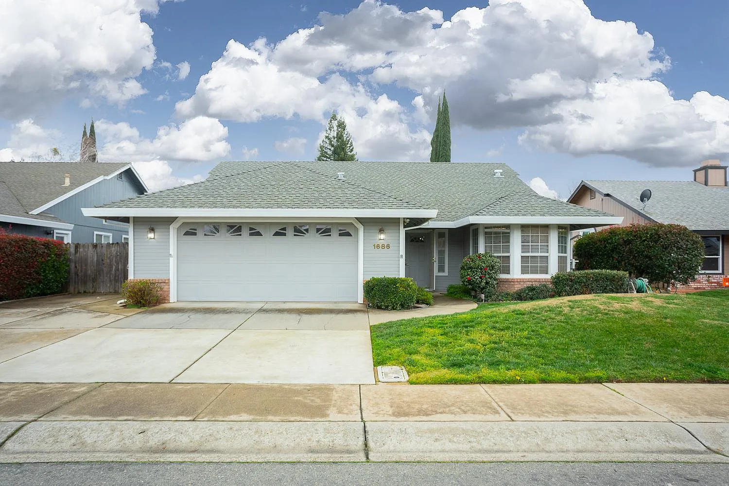 1686 Rebecca Dr photo 1