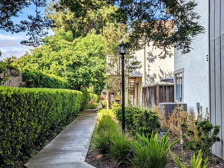 2470 Kimpton Ct — Photo 26