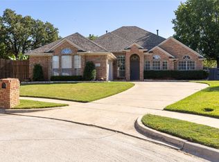 6901 Jessica Ct, North Richland Hills, TX 76182