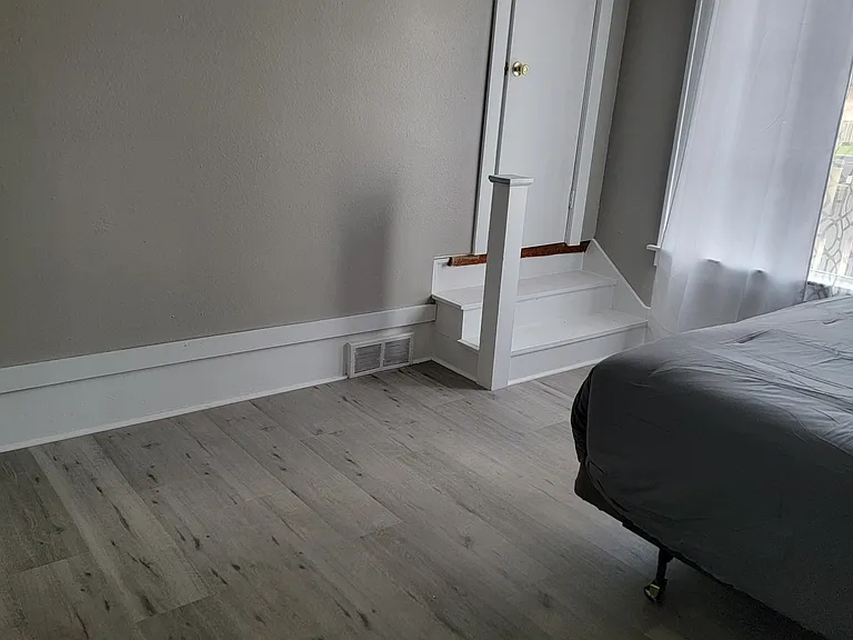 908 W 8th St #1 — Photo 25