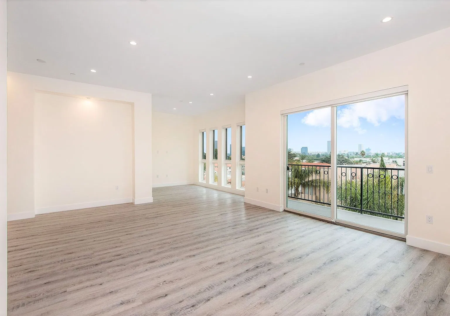 Regency Holt Apartments — Photo 4