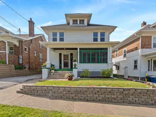 211 W 11th St, Muscatine, IA 52761