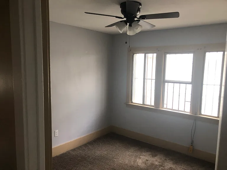 1233 W 41st St #1233 — Photo 6