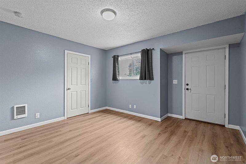 5th image of 1102 cowlitz Way