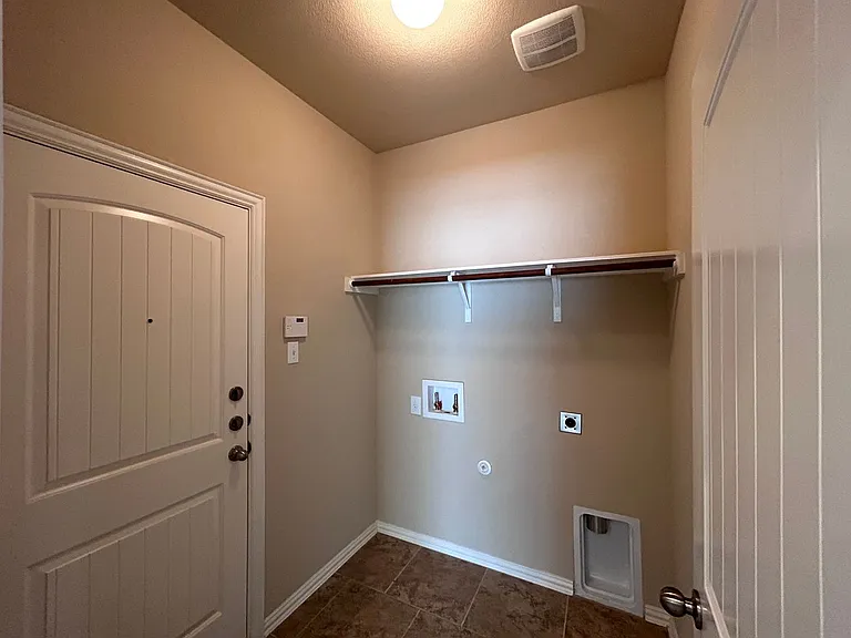 2204 Tranquility Ln — Photo 24