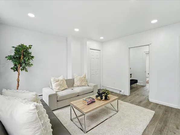 283 Griffith Street image 7 of 29