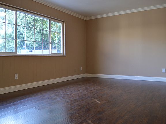 4th image of 15611 Superior St