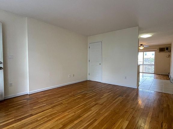 3rd image of 10 Colin St Floor 2