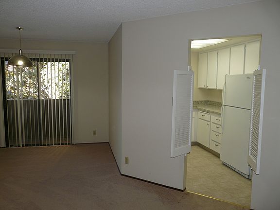 3rd image of 999 W Evelyn Trl #32