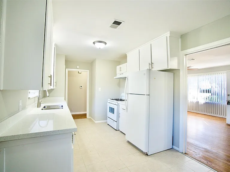 8733 Robindell Dr — Photo 3