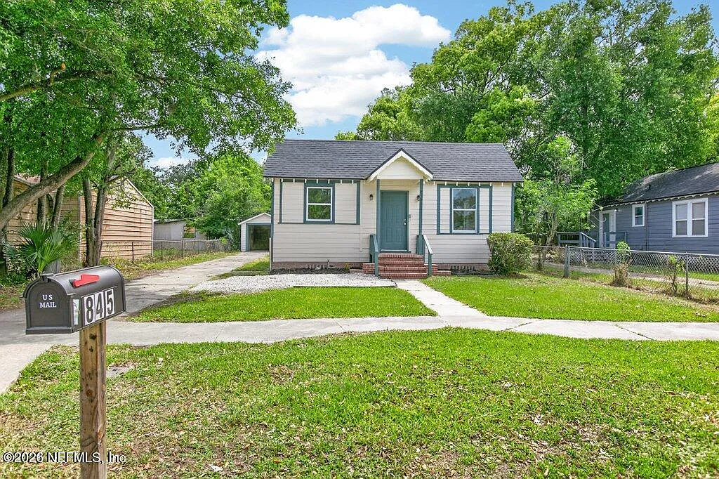 4 bed, 2.0 bath, 1488 sqft, $1,685 — Photo 1