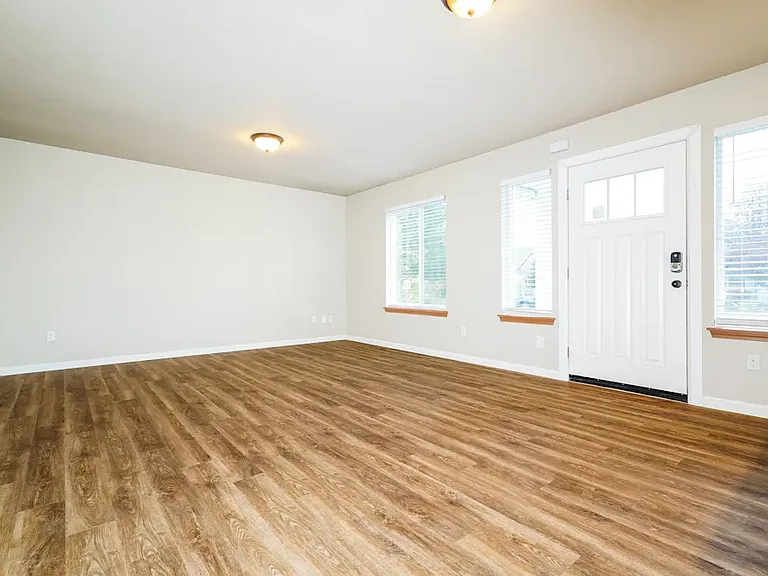 6422 S Warner St — Photo 2