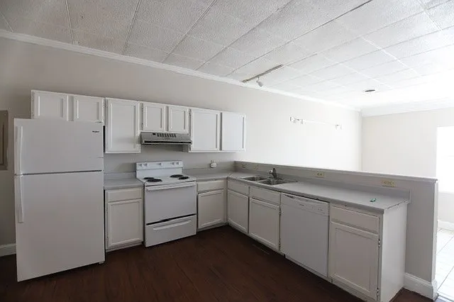 3 bed, 2.5 bath, 1500 sqft, $1,875 — Photo 3