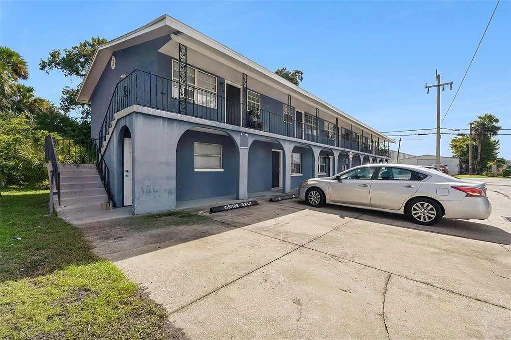 2 bed, 1.0 bath, 650 sqft, $950 — Photo 2