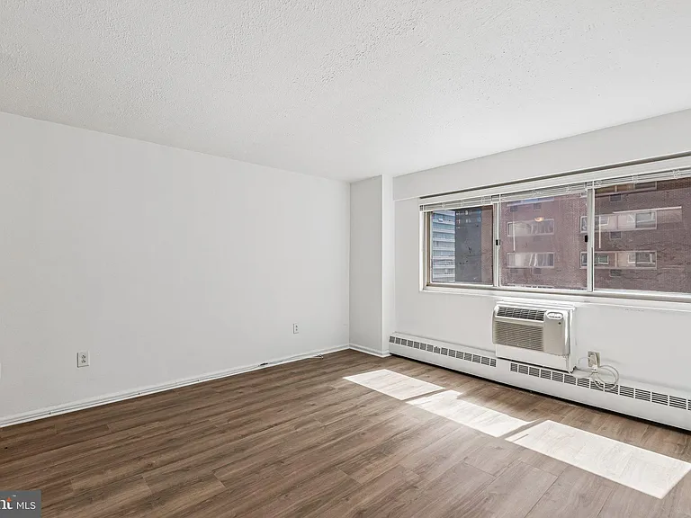 2101 Chestnut St #1121 — Photo 5