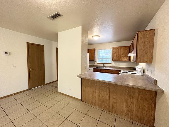 5th image of 898 S Curtis Ave #1