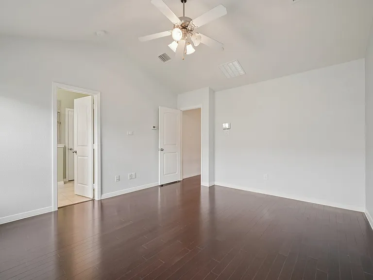 3934 Amberwood Dr — Photo 31