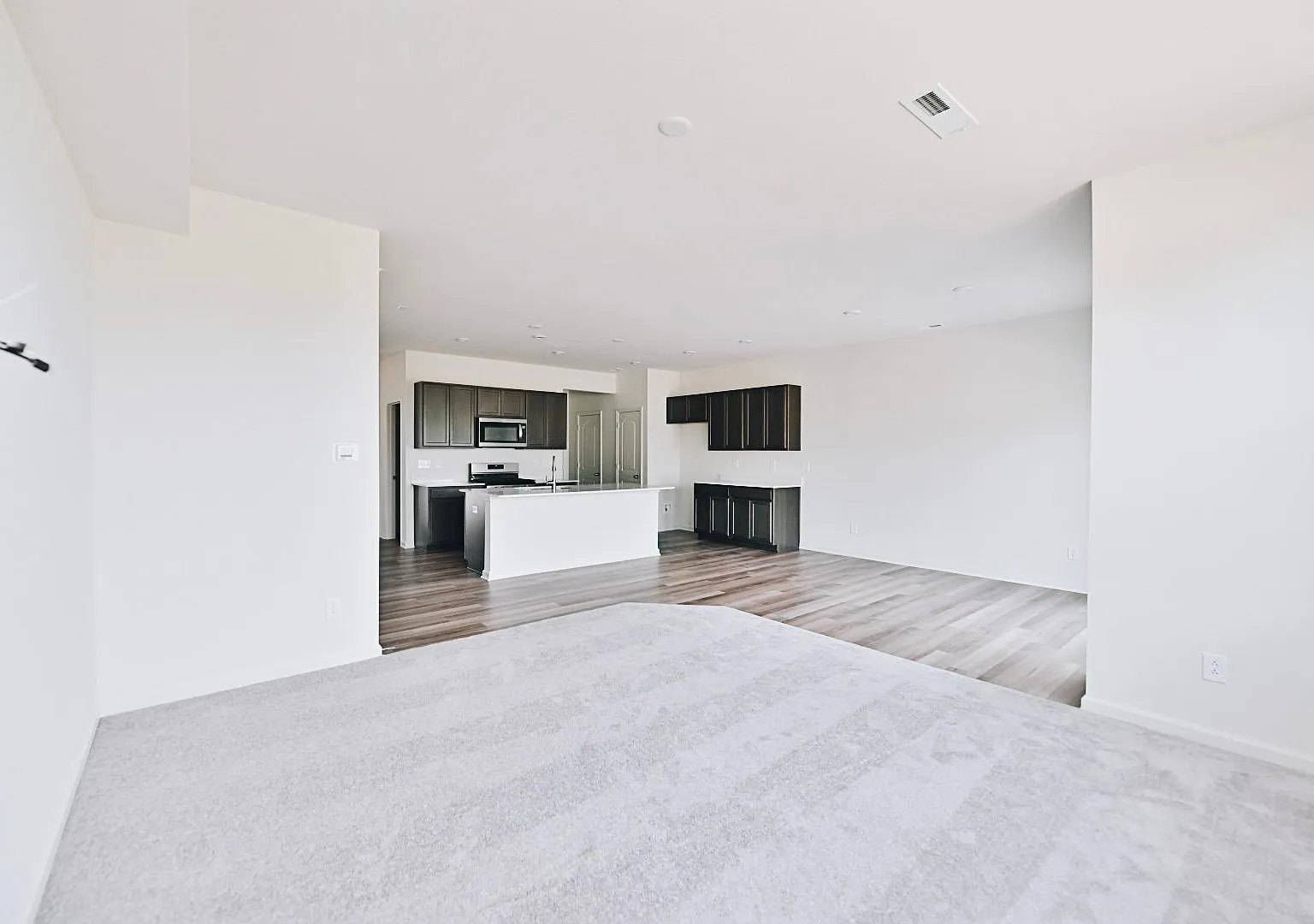 3 bed, 2.5 bath, 1858 sqft, $2,200 — Photo 3