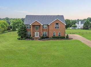 104 Brookstone Dr, Burns, TN 37029