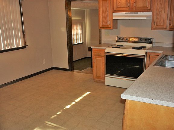 2nd image of 1909 N Rosewood Ave
