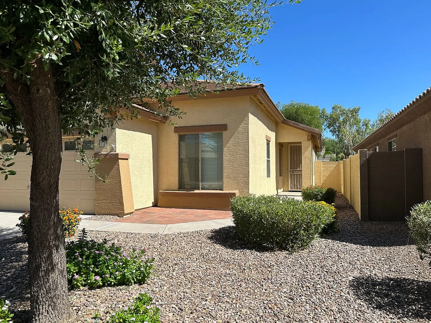 Wonderful split floor plan 4 bedroom 2 bath home in a highly sought after community Power Ranch — Photo 2