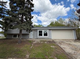 200 Lee Ln, Bolingbrook, IL 60440