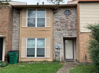 2401 Park Place Dr, Gretna, LA 70056