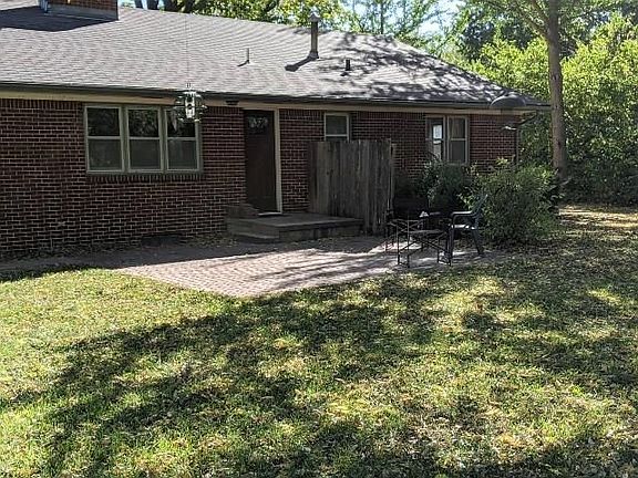 4th image of 2501 Goerz Ave