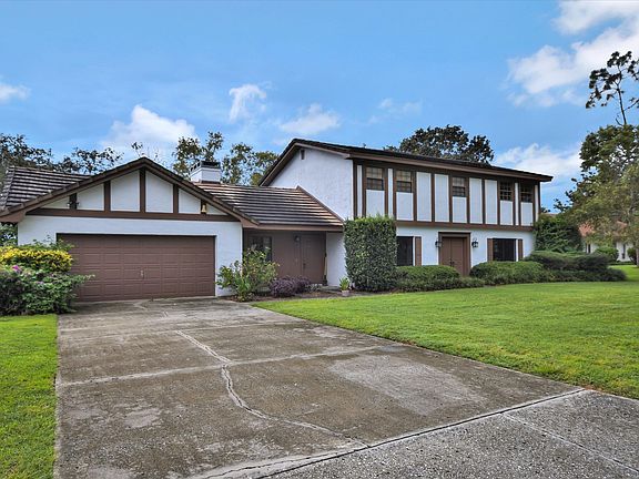 3rd image of 210 Fairway Dr