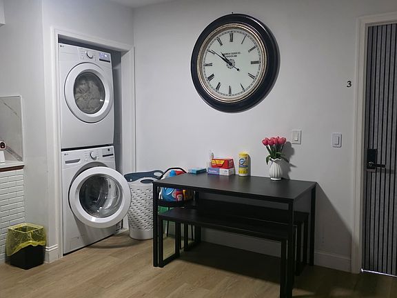 3rd image of 1301 Poplar St #3F
