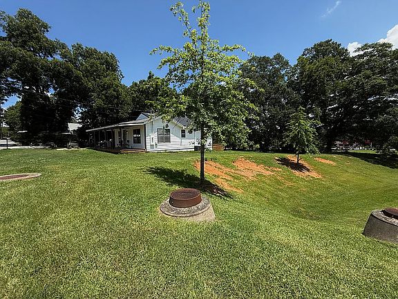 4th image of 5641 Church St