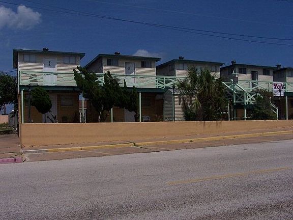 3rd image of 728 Seawall Blvd