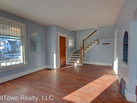 5th image of 616 W 17th St