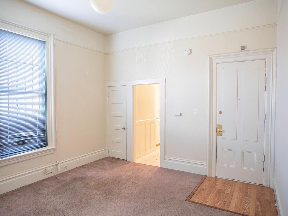 1st image of 905 E 11th St #2