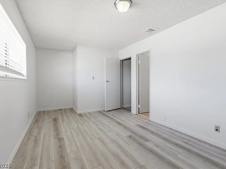 210 Greenbriar Townhouse Way — Photo 10