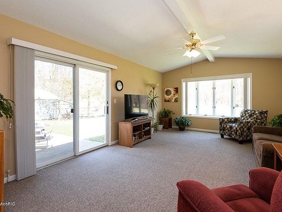 5th image of 2819 Marilyn Dr