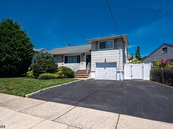 2nd image of 44 Lorrie Ln