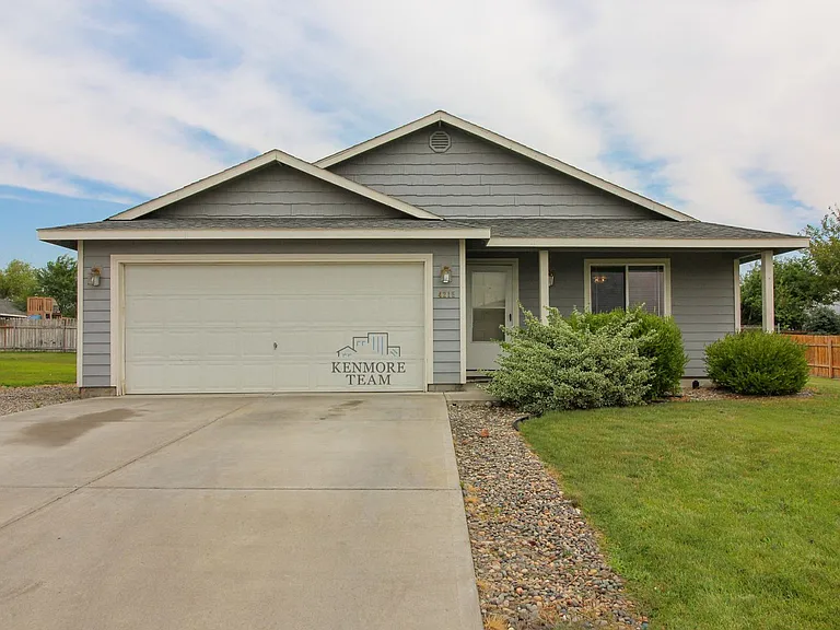 4215 Cochins Ln — Photo 1