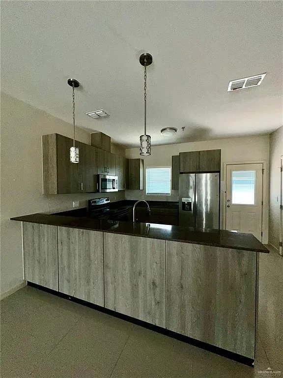 3 bed, 2.5 bath, 1469 sqft, $1,400 — Photo 4