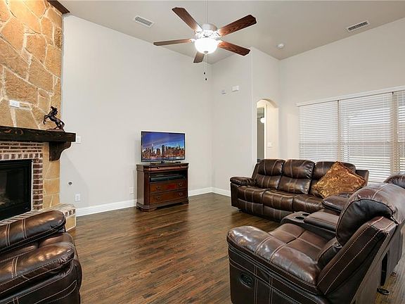 4th image of 1033 Pampa Dr