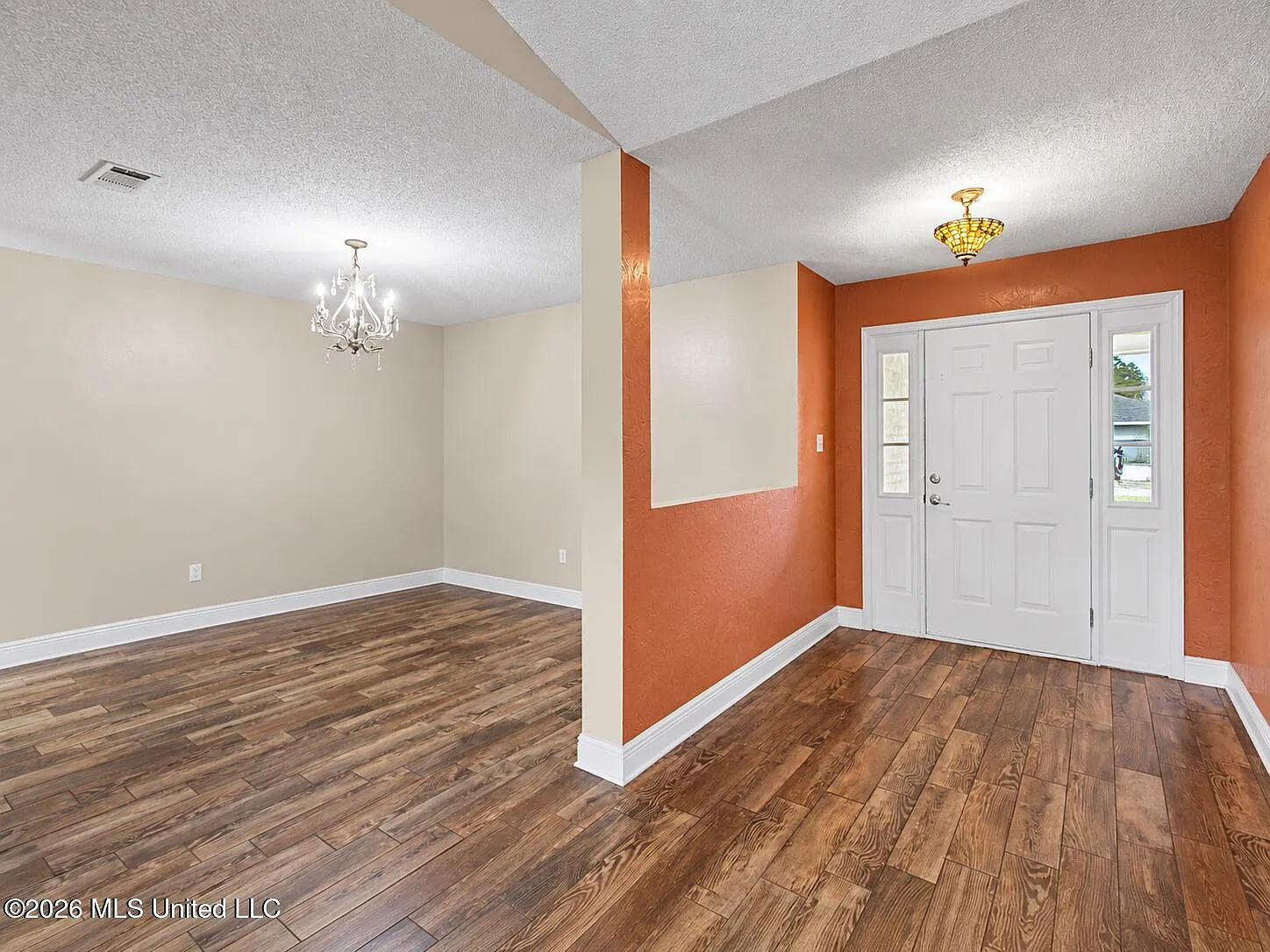 3 bed, 2.0 bath, 2002 sqft, $2,400 — Photo 2