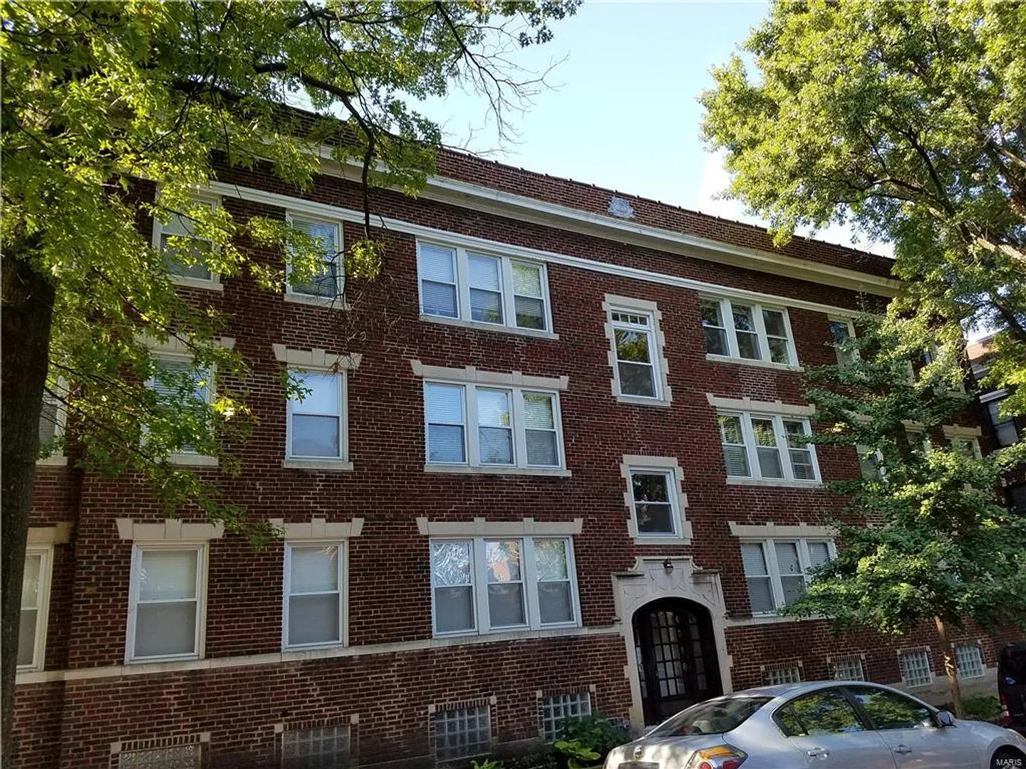 6318 N Rosebury #2e | Clayton 63105 — Photo 1